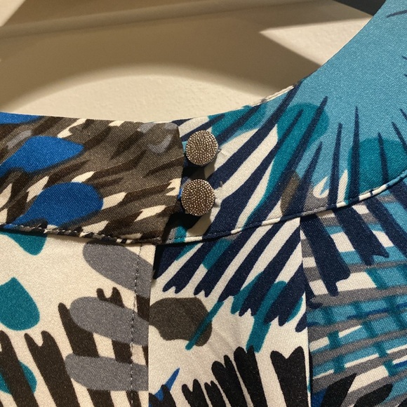 BCBG Maxazria top. Size Medium - Picture 7 of 10